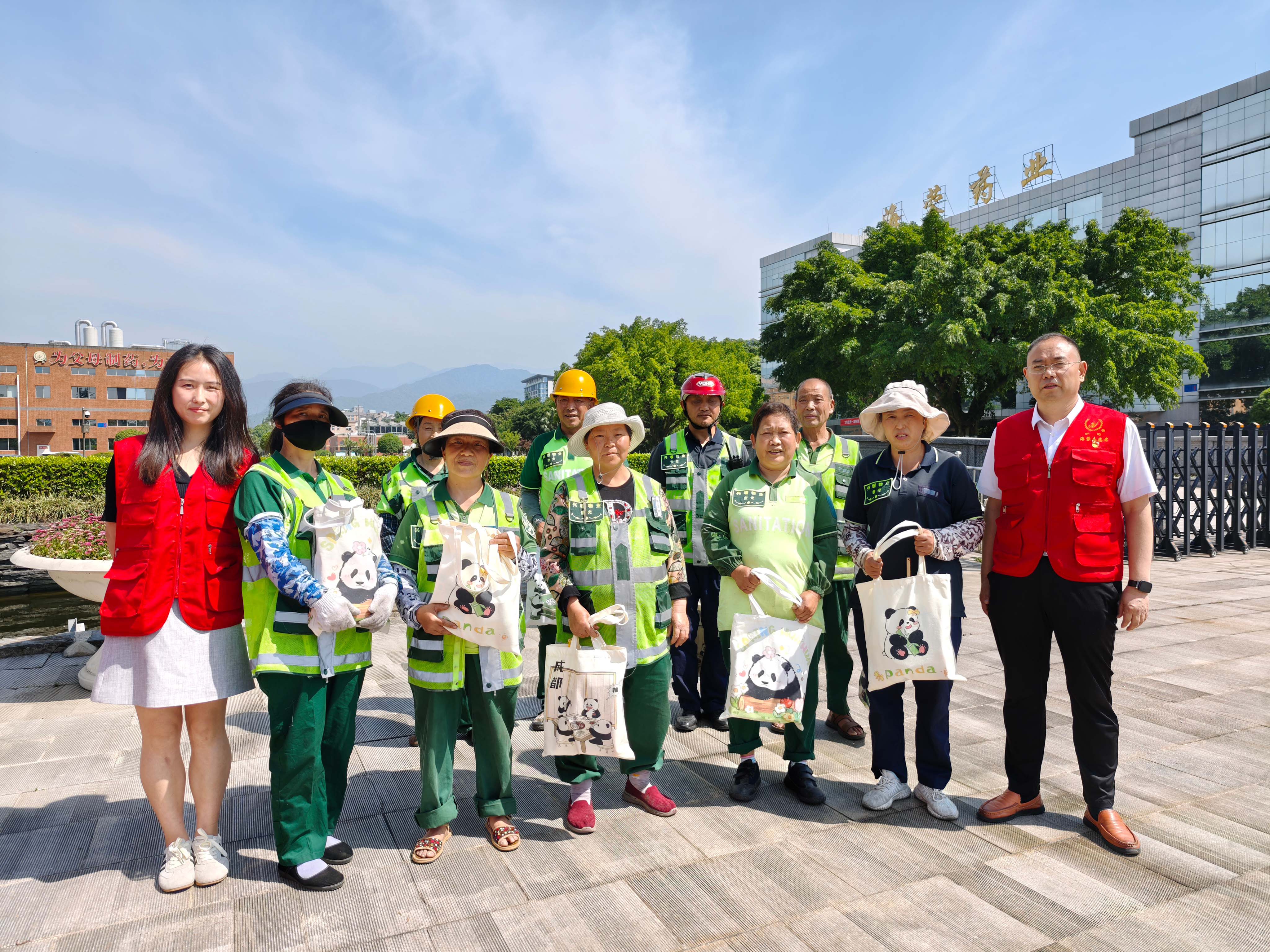 党建引领 | 安博官方网站党（团）支部联合工会开展一线环卫工慰问活动